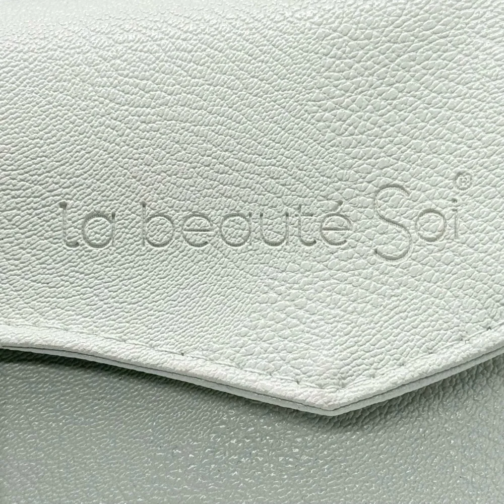 La Beaute Soi 10-Piece Makeup Brush Set.